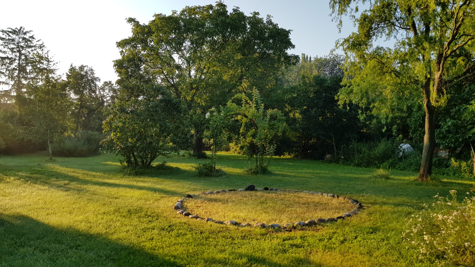 Steinkreis im eigenen Garten im Marchfeld